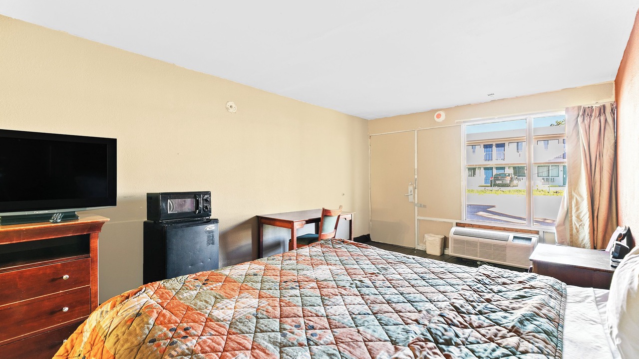 Photo of Bedroom in Hattiesburg