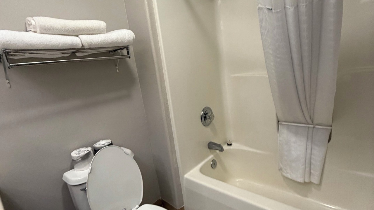 Photo of Bathroom in Kentland