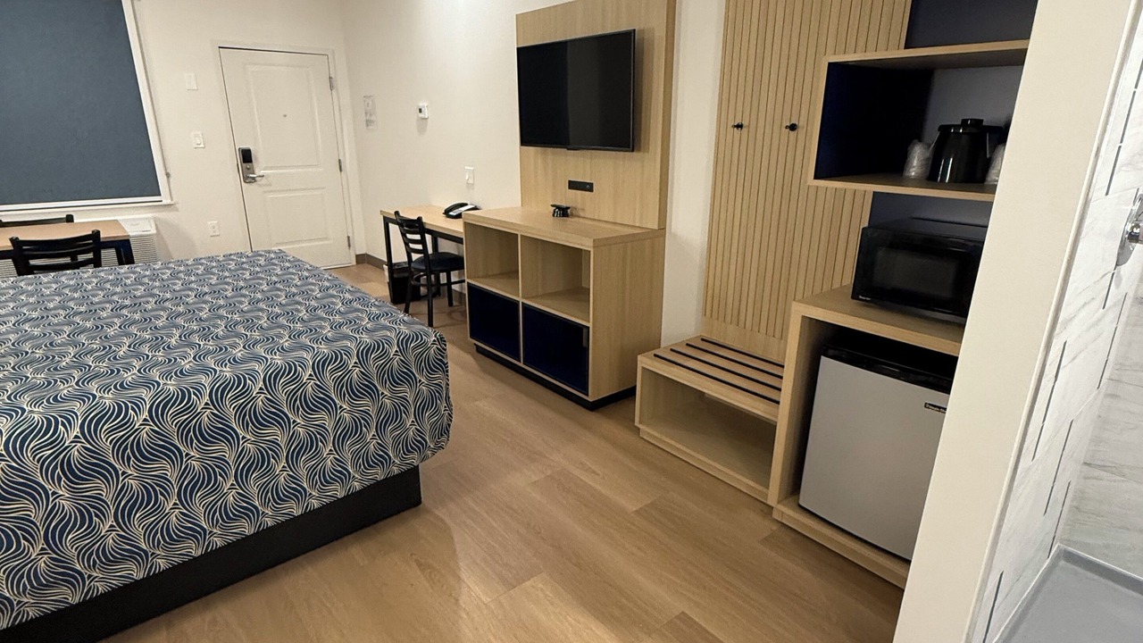 Photo of Bedroom in US 290