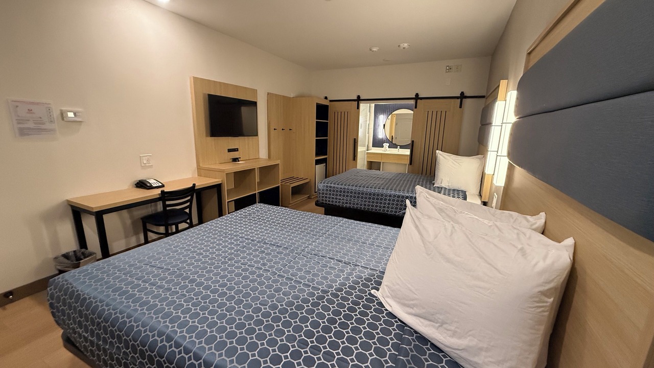 Photo of Bedroom in US 290