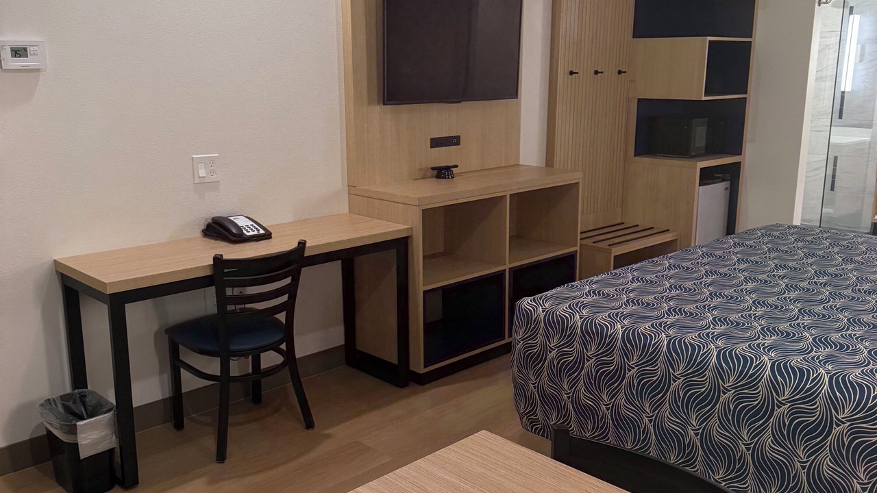 Photo of Bedroom in US 290