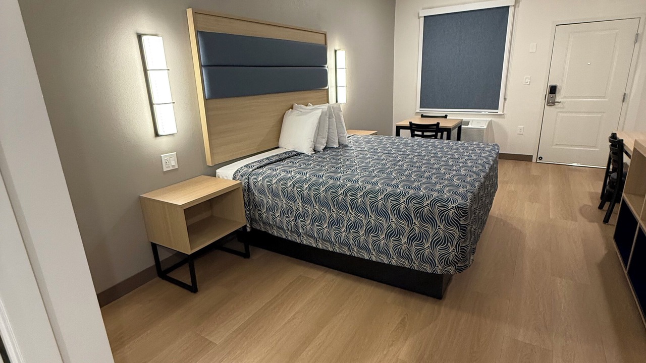 Photo of Bedroom in US 290