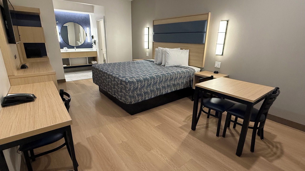Photo of Bedroom in US 290