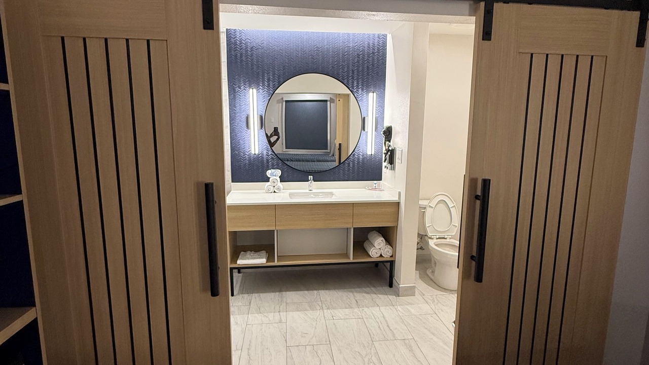 Photo of Bedroom in US 290
