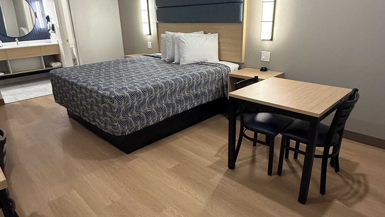 Photo of Bedroom in US 290
