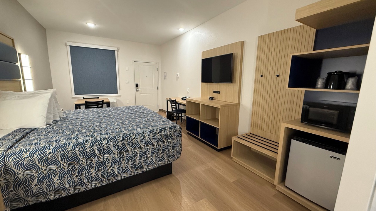 Photo of Bedroom in US 290