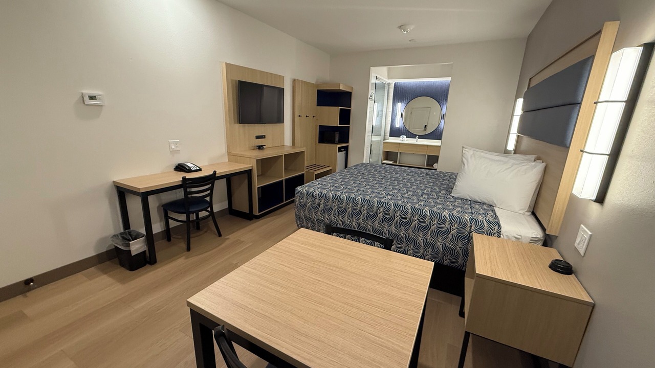 Photo of Bedroom in US 290