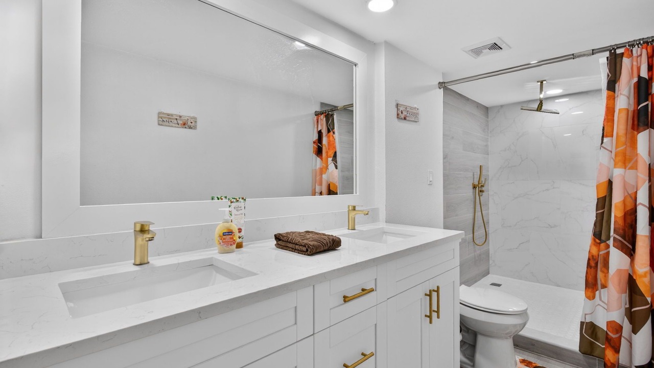 Photo of Bathroom in Hamlet