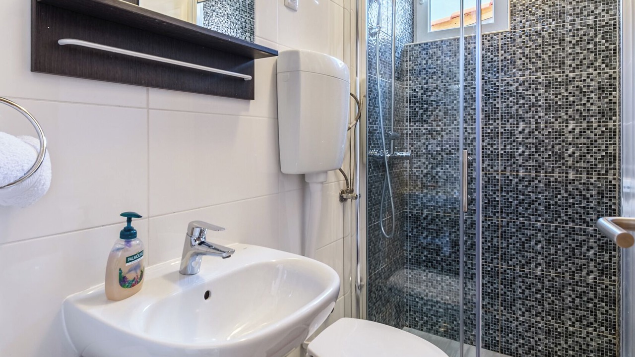 Photo of Bathroom in Cove Makarac (Milna)