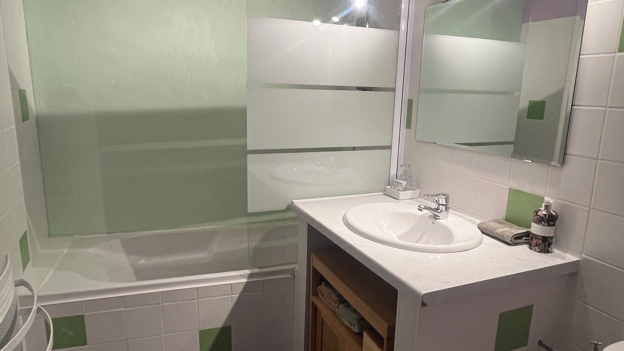 Photo of Bathroom in Proulieu