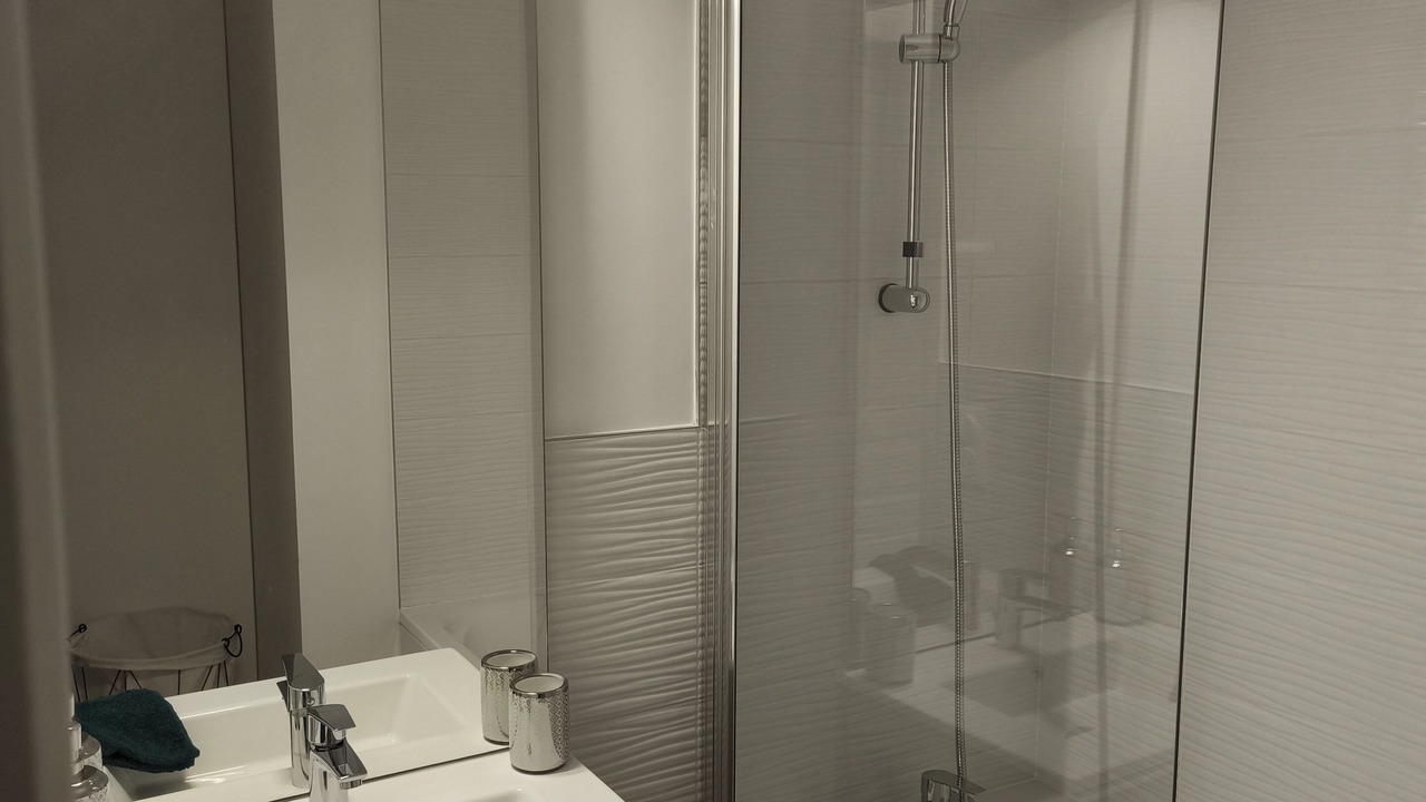 Photo of Bathroom in Cravant-les-Coteaux