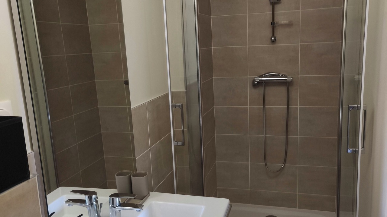 Photo of Bathroom in Cravant-les-Coteaux
