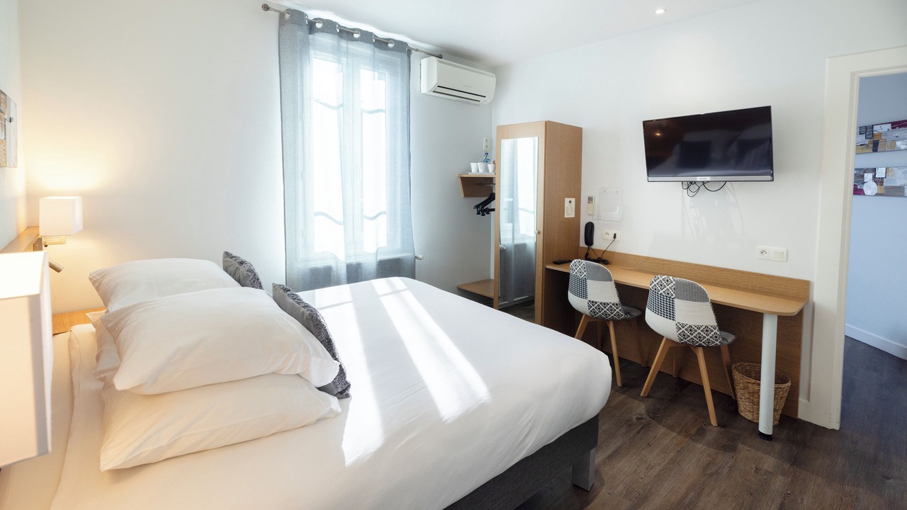 Photo of Bedroom in Jaligny-sur-Besbre