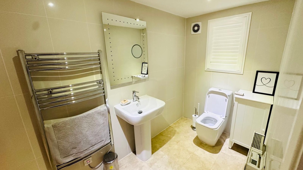 Photo of Bathroom in Brands Hatch