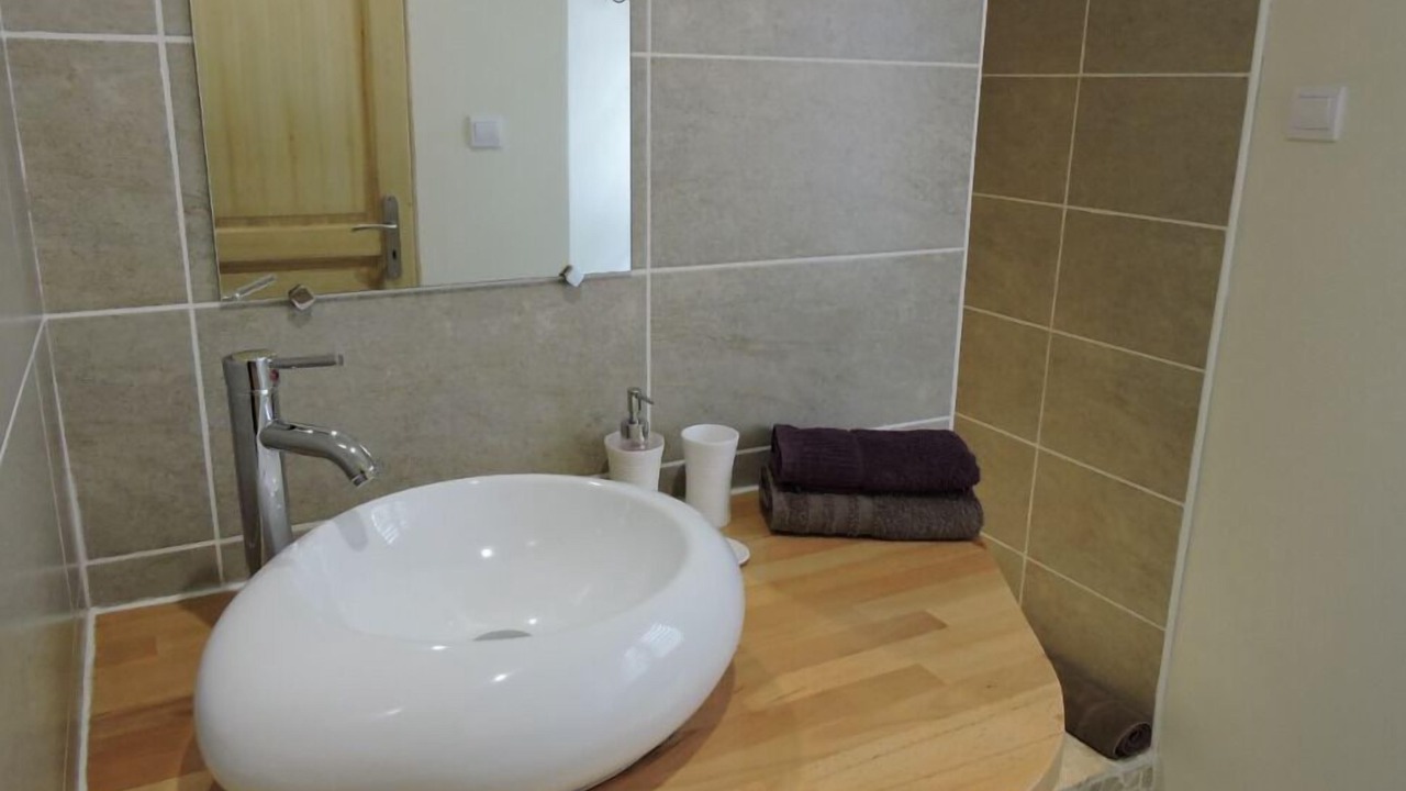Photo of Bathroom in Colembert