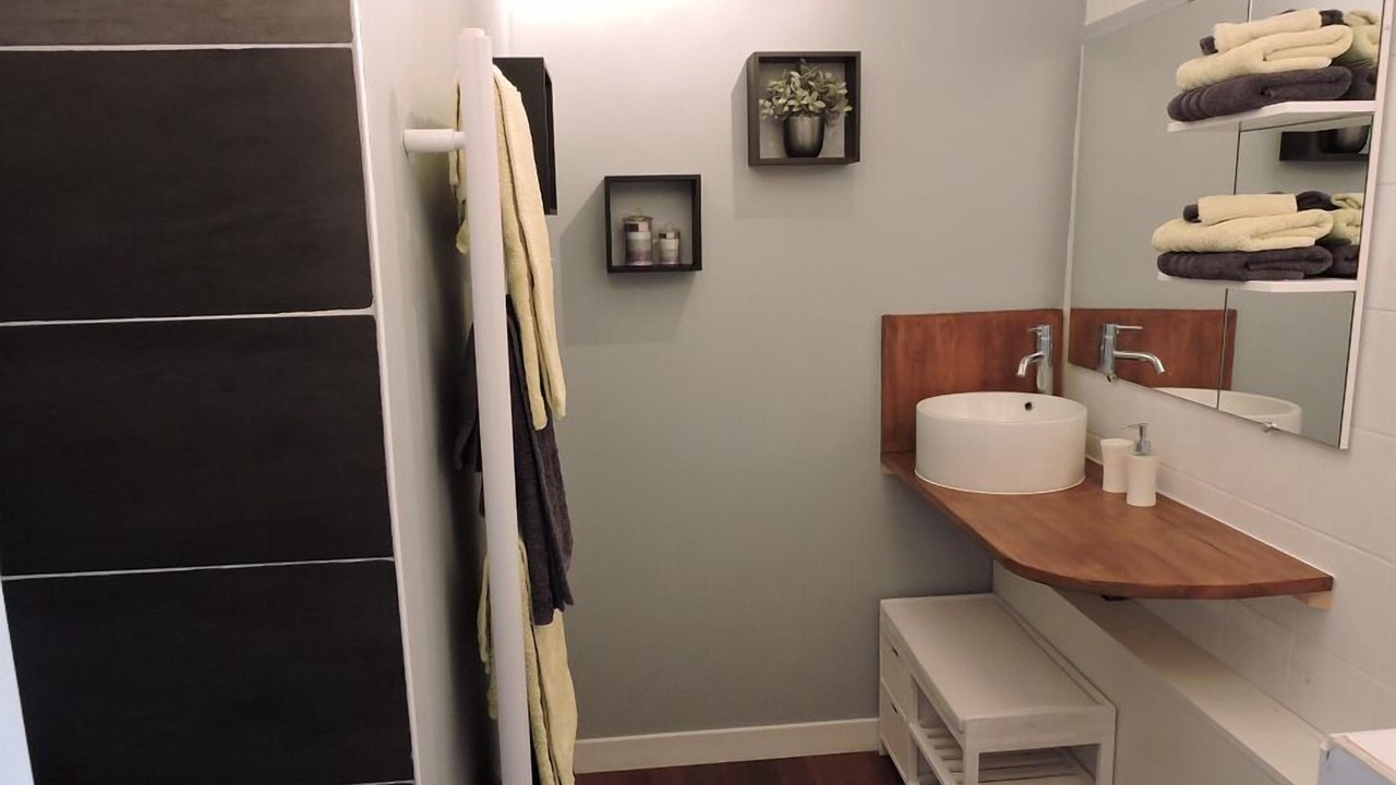 Photo of Bathroom in Colembert