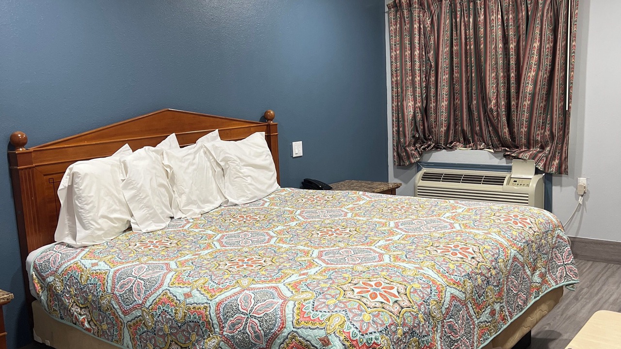 Photo of Bedroom in Hallettsville