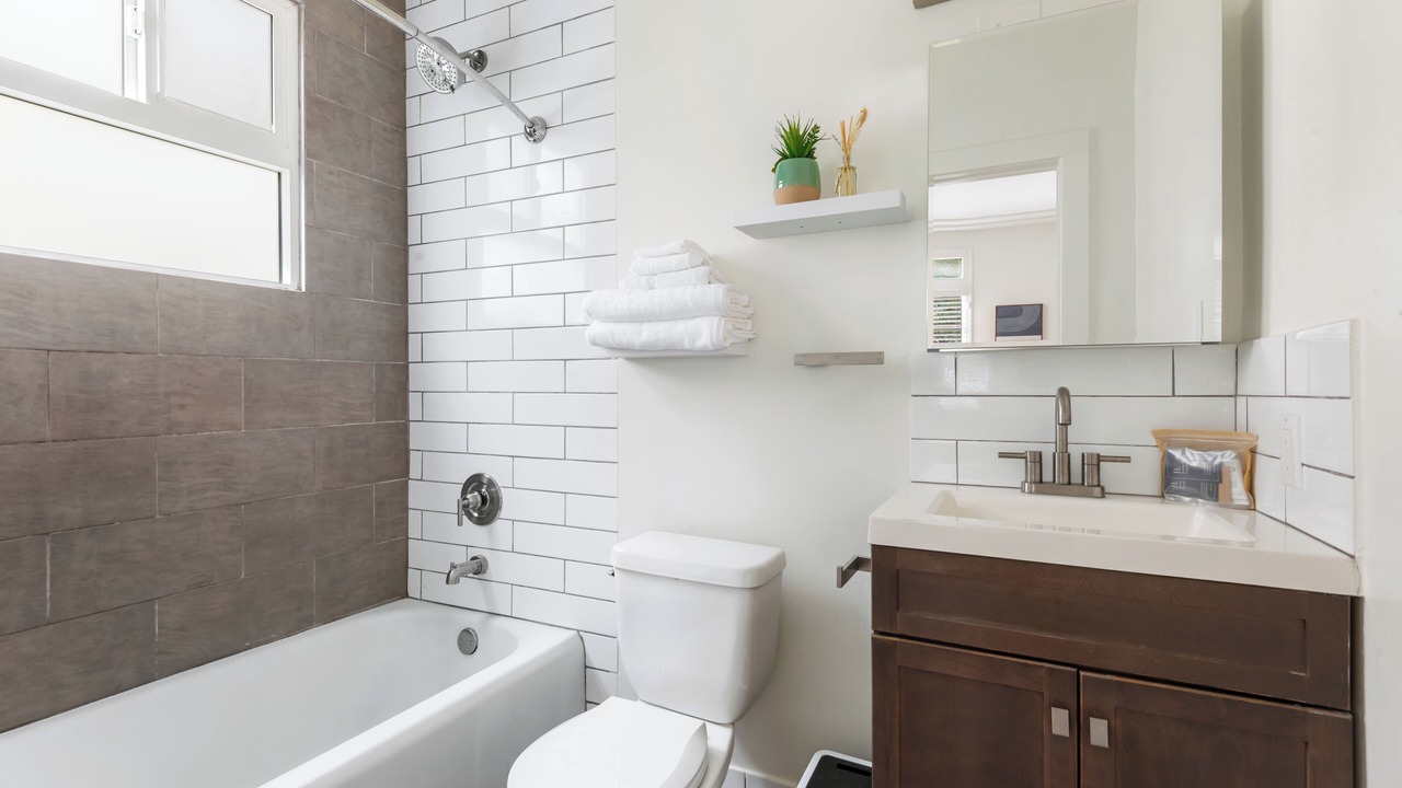 Photo of Bathroom in Miracle Mile