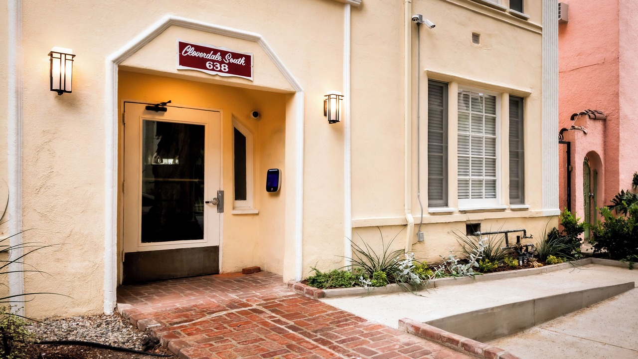 Photo of Outdoor in Miracle Mile