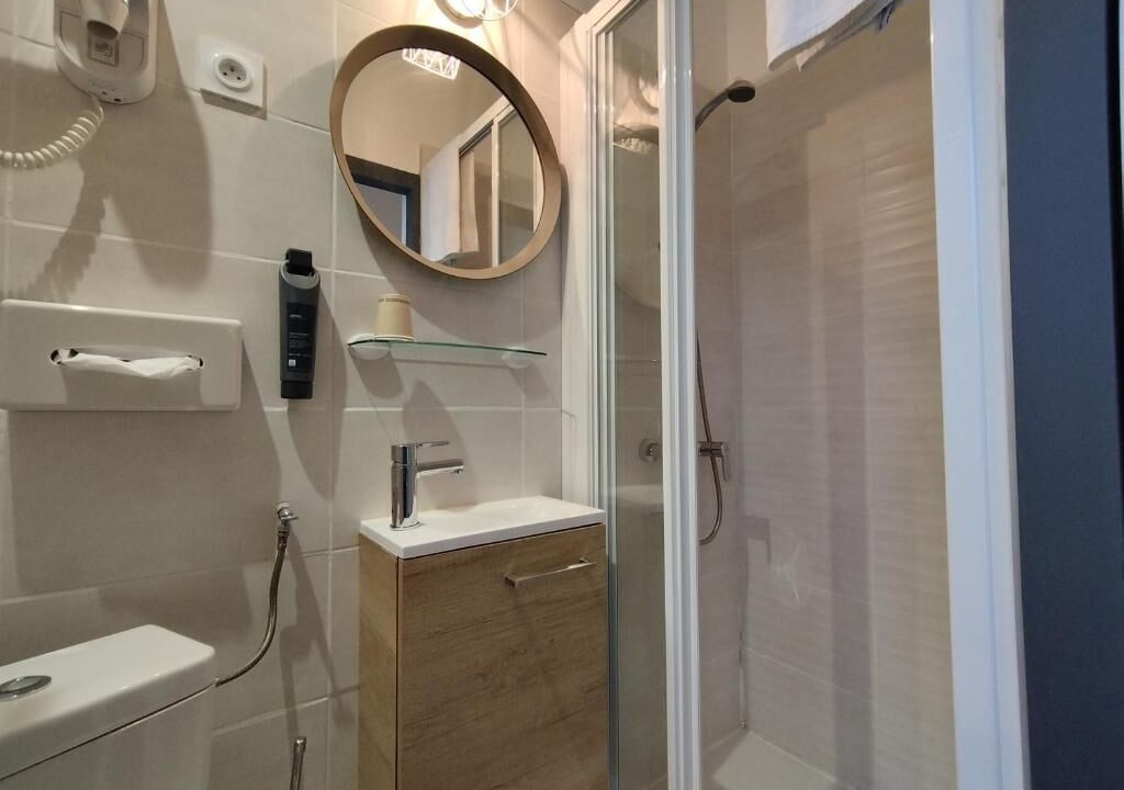 Photo of Bathroom in Saint-Hilaire-Saint-Florent