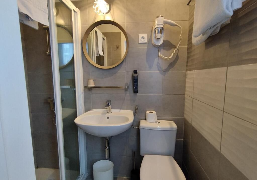 Photo of Bathroom in Saint-Hilaire-Saint-Florent