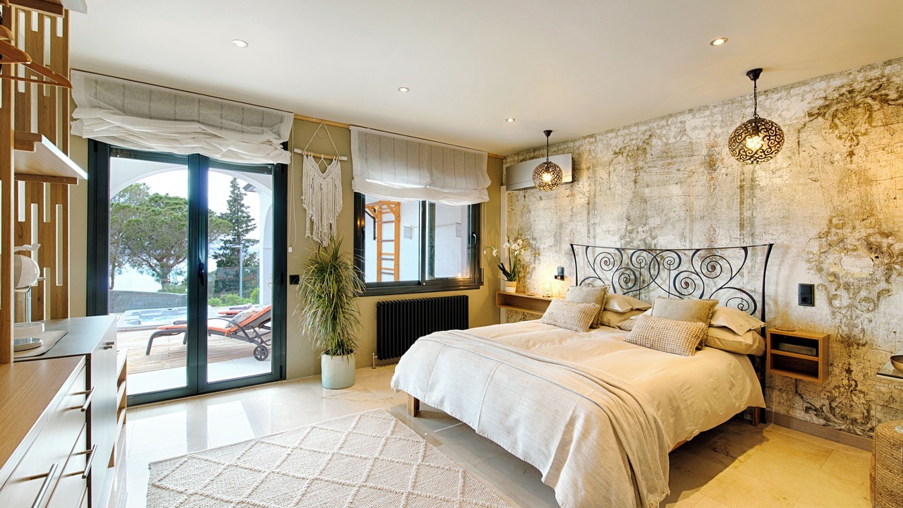 Photo of Bedroom in Roses Town Center