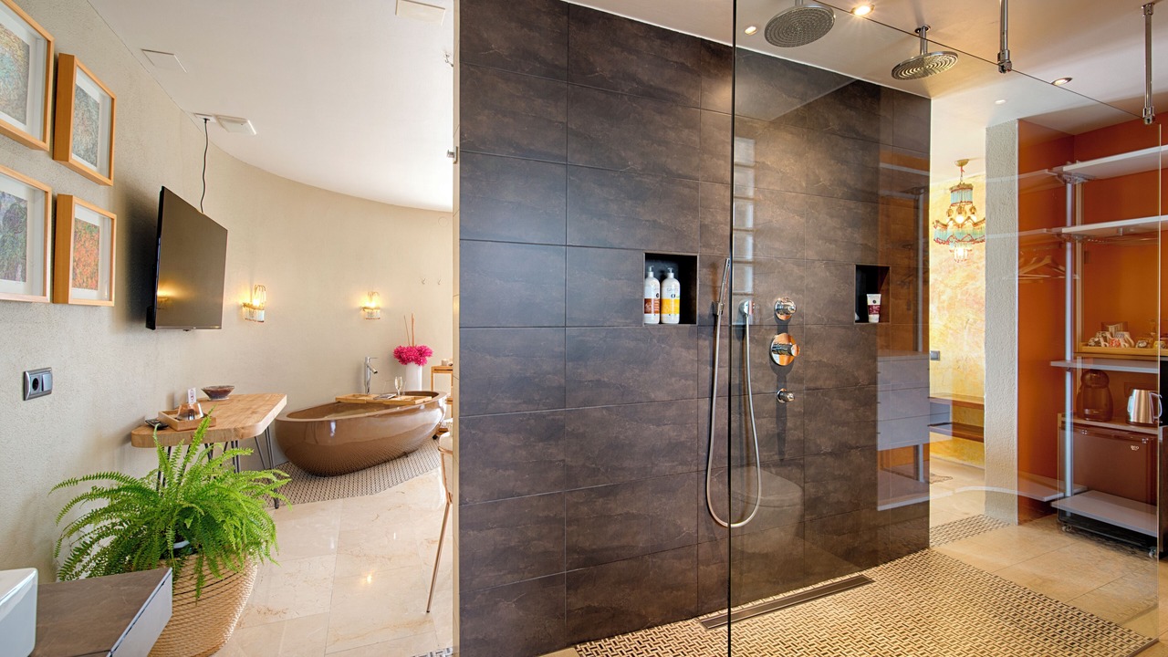 Photo of Bathroom in Roses Town Center