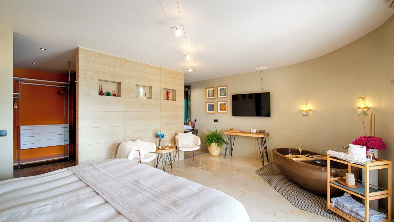 Photo of Bedroom in Roses Town Center