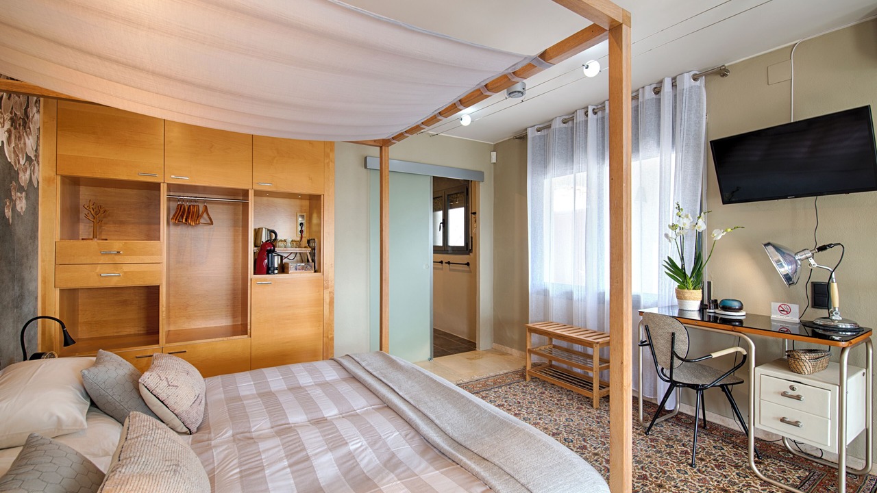 Photo of Bedroom in Roses Town Center