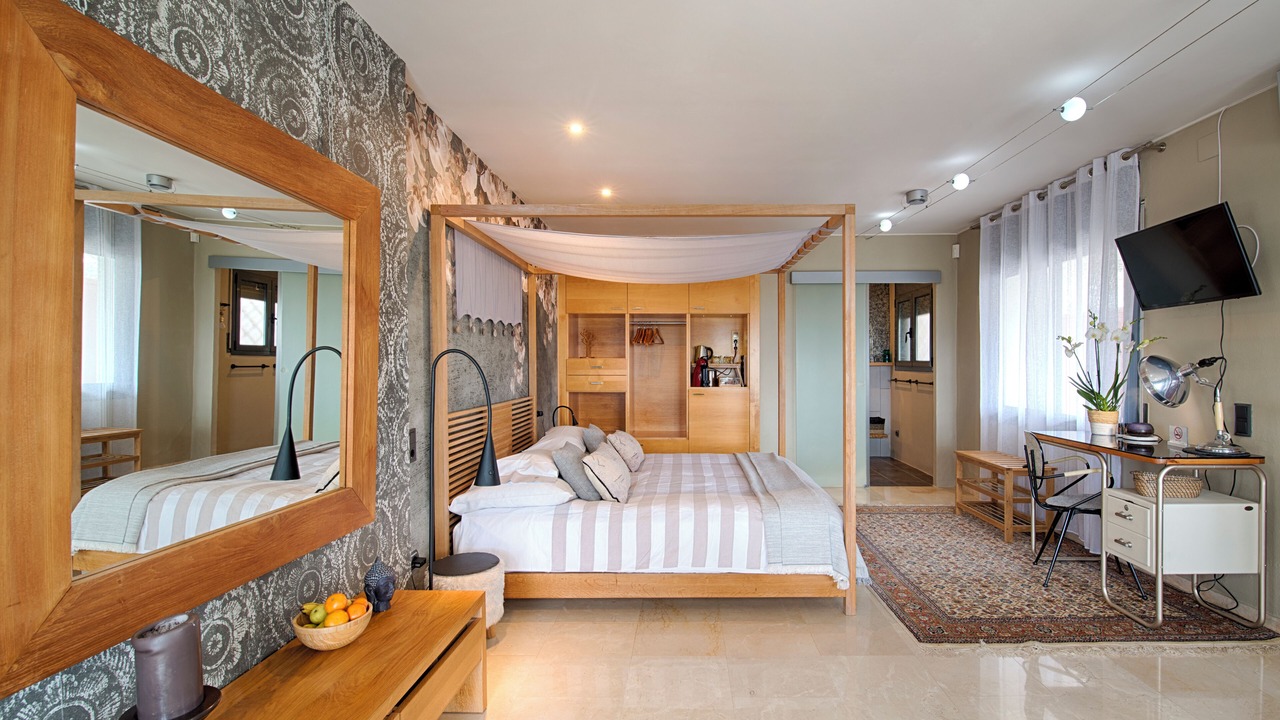 Photo of Bedroom in Roses Town Center