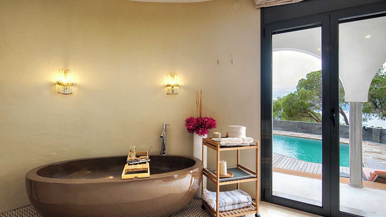 Photo of Bathroom in Roses Town Center