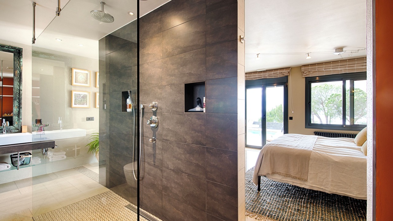Photo of Bathroom in Roses Town Center