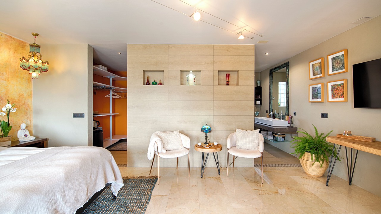 Photo of Bedroom in Roses Town Center