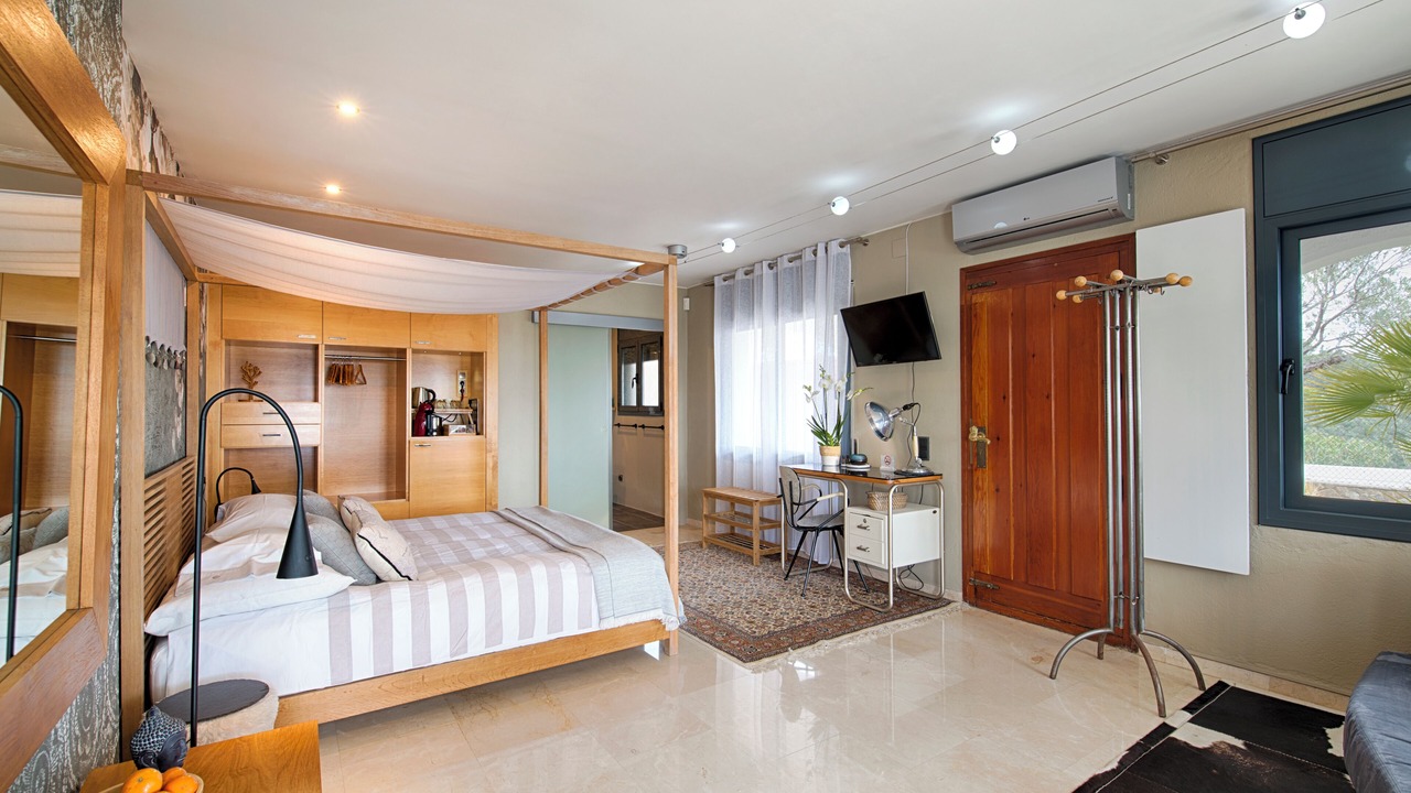 Photo of Bedroom in Roses Town Center