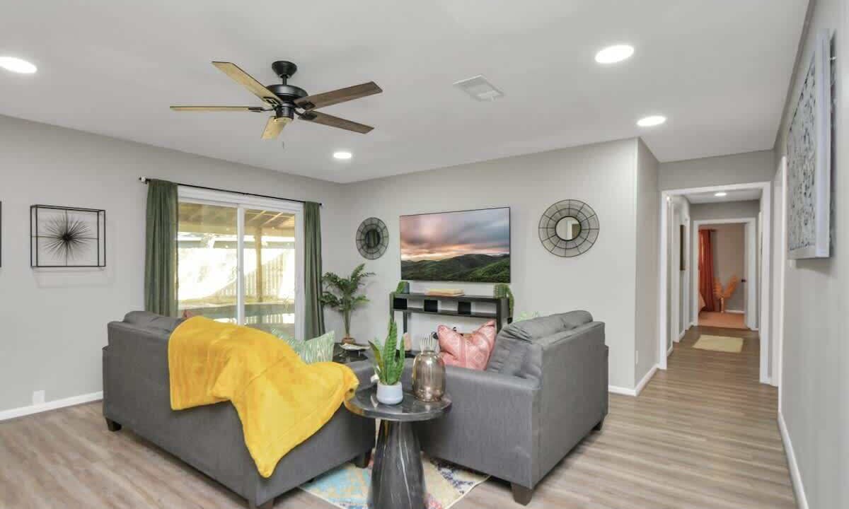 Photo of Livingroom in Friendswood