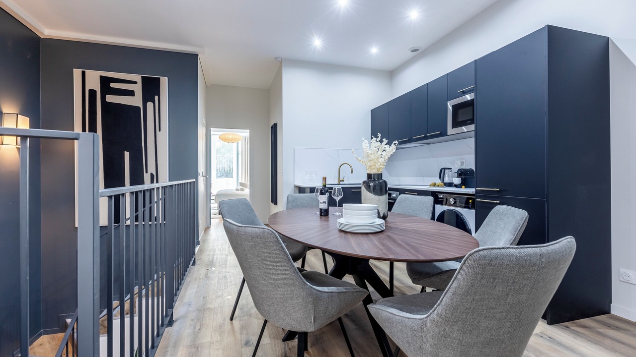 Photo of Others in Vivienne