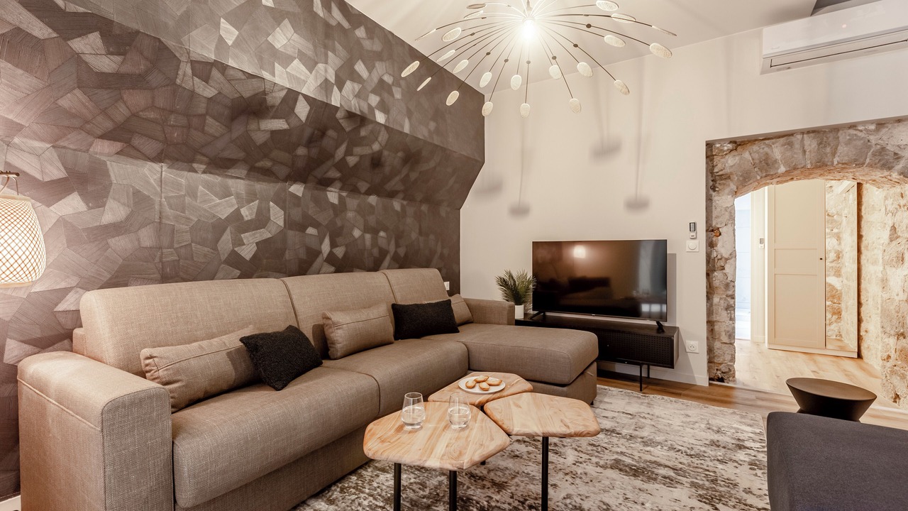 Photo of Others in Vivienne