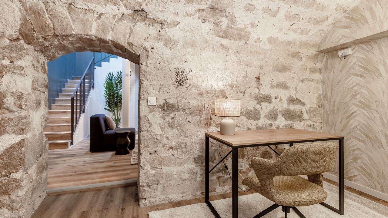 Photo of Others in Vivienne