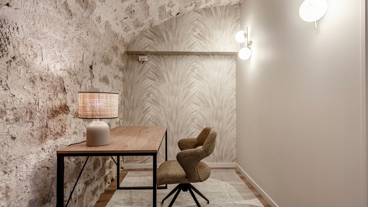 Photo of Others in Vivienne