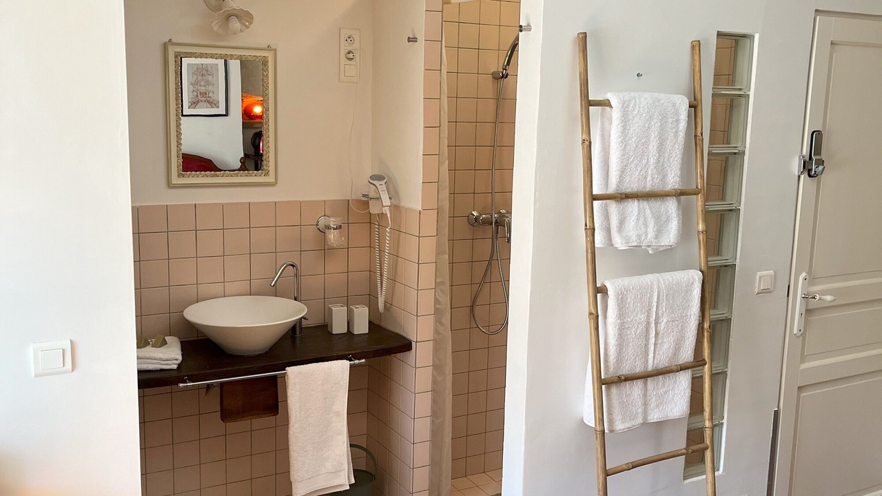 Photo of Bathroom in Bruniquel