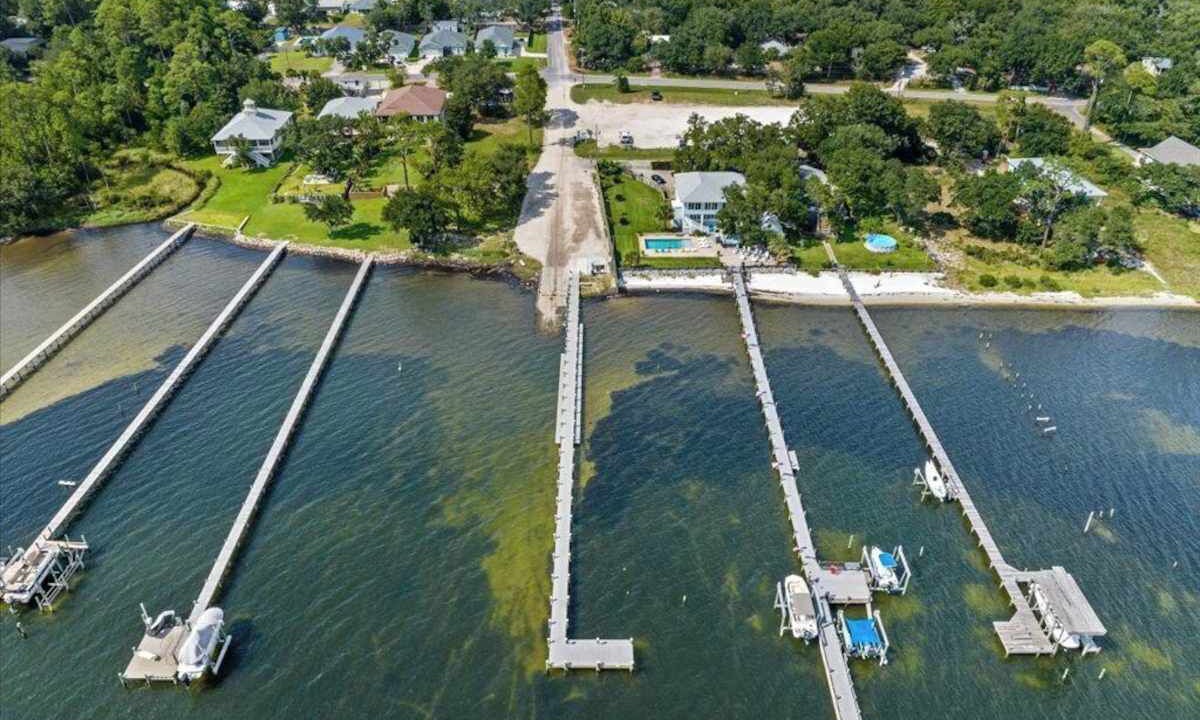 Photo of Others in Gulf Breeze