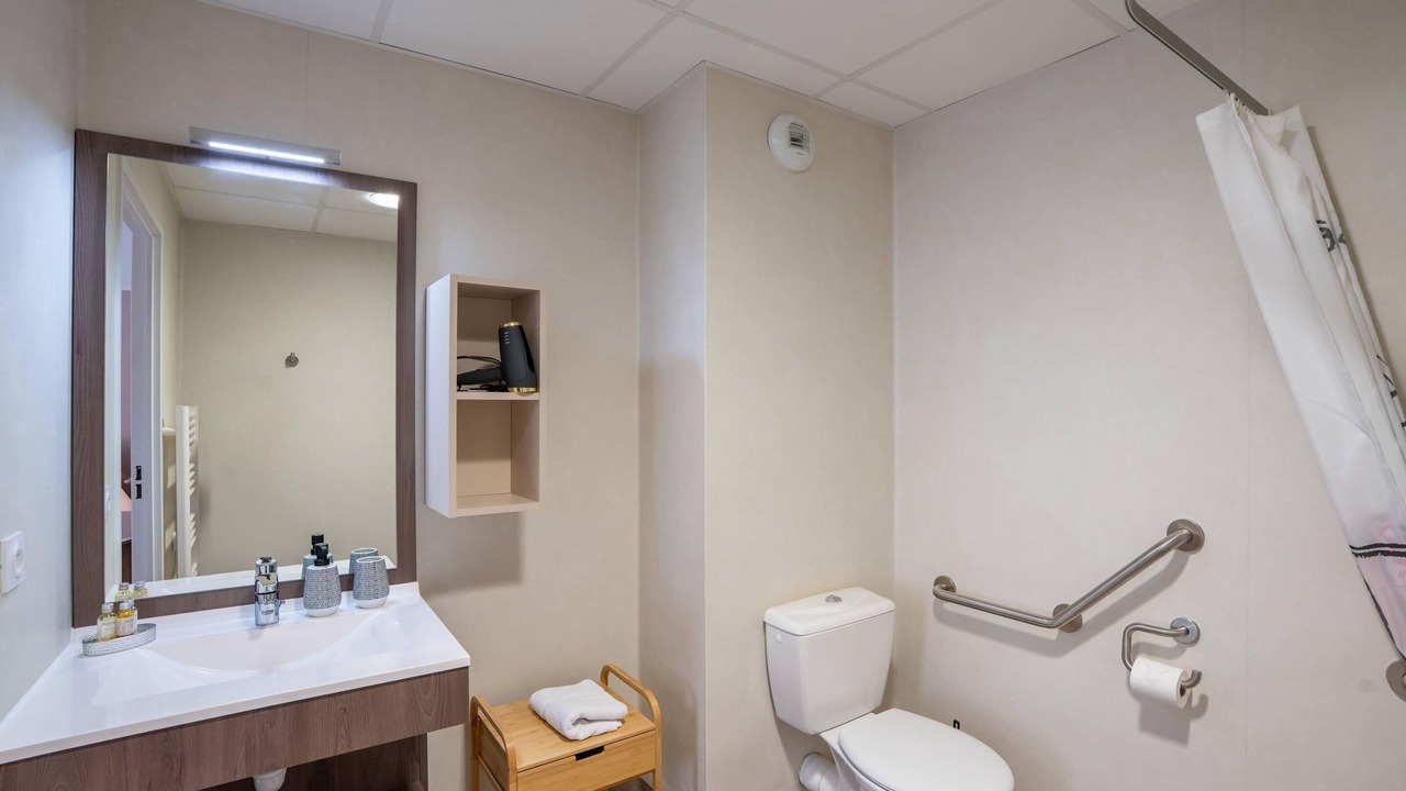 Photo of Bedroom in Bourgoin-Jallieu