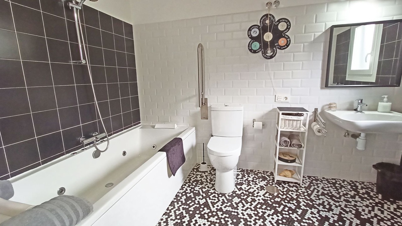 Photo of Bathroom in Larrauri-Markaida