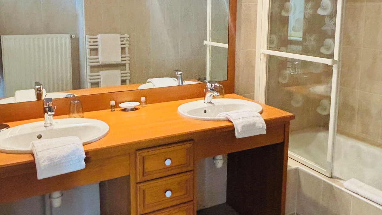 Photo of Bedroom in Flagey-Echezeaux