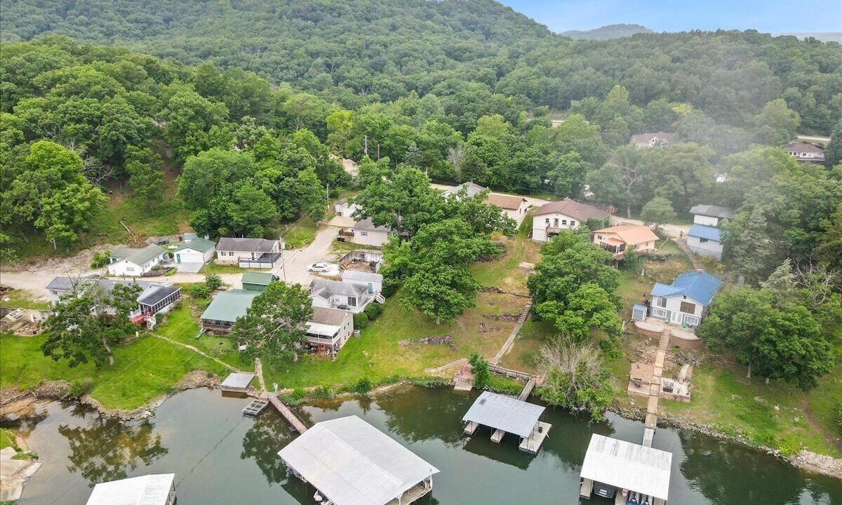 Photo of Outdoor in Roach