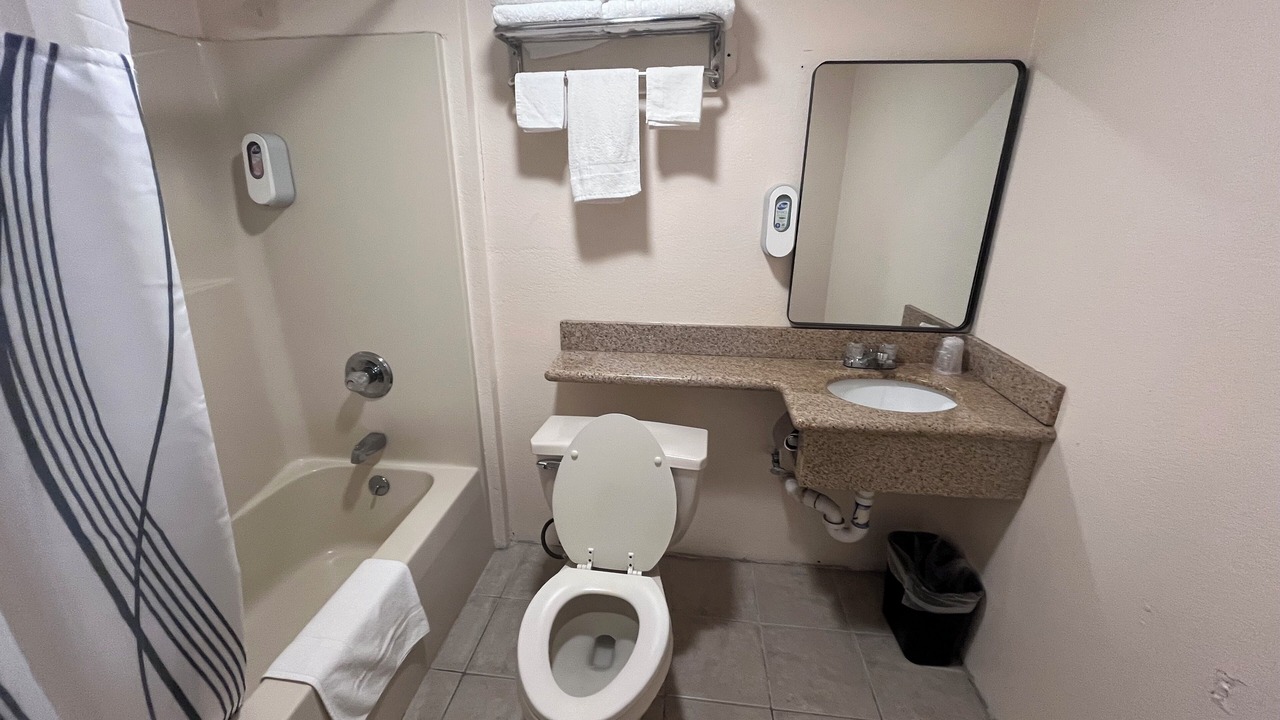 Photo of Bathroom in Chaplin