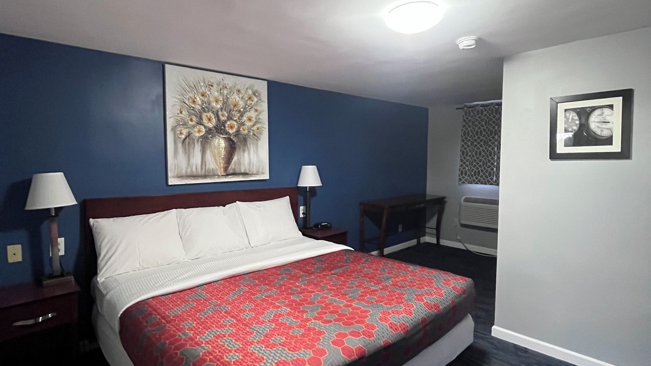 Photo of Bedroom in Chaplin