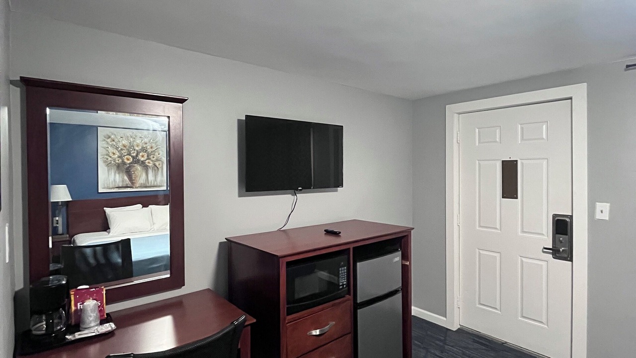 Photo of Bedroom in Chaplin