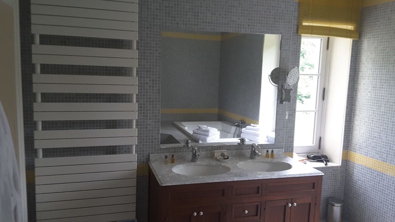 Photo of Bathroom in Le-Petit-Pressigny