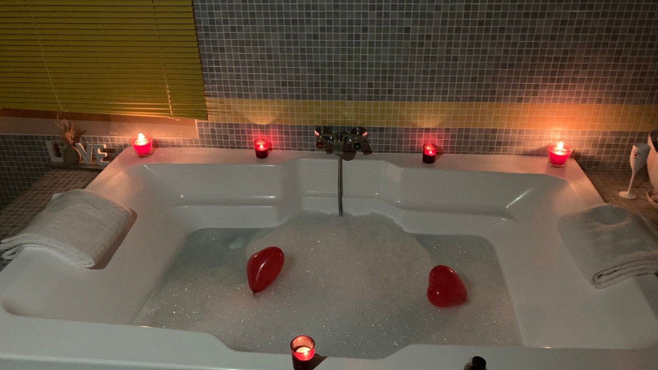 Photo of Bathroom in Le-Petit-Pressigny